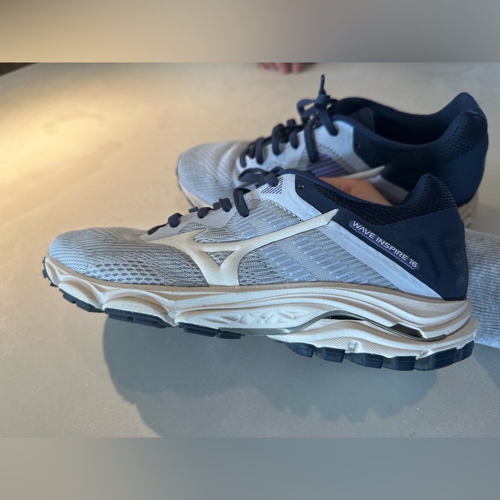 Mizuno Women’s Wave Inspire 16 Road Running Shoes